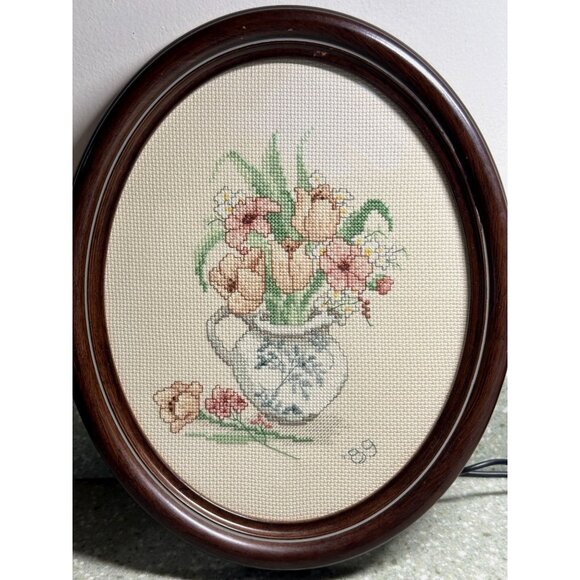 Oval Professional Framed Cross Stitch Needle Point Floral Vase Art Wood '89 Ohio - Picture 1 of 10
